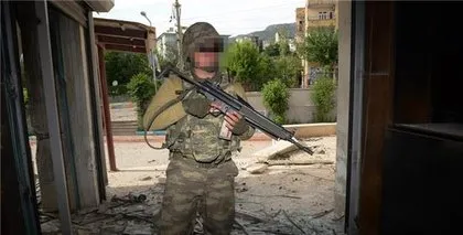 PKK’lı teröristler kaçarken evleri ateşe veriyor