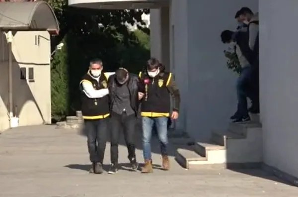 son-dakika-boyle-santaj-gorulmedi-yaninda-calistigi-ciftcinin-tarlasini-almak-icin-kiz-kardesi-cinsel-iliskiye-girdi-1609313294673.jpg SON DAKİKA: Böyle şantaj görülmedi: Yanında çalıştığı çiftçinin tarlasını almak için kız kardeşi cinsel ilişkiye girdi-7