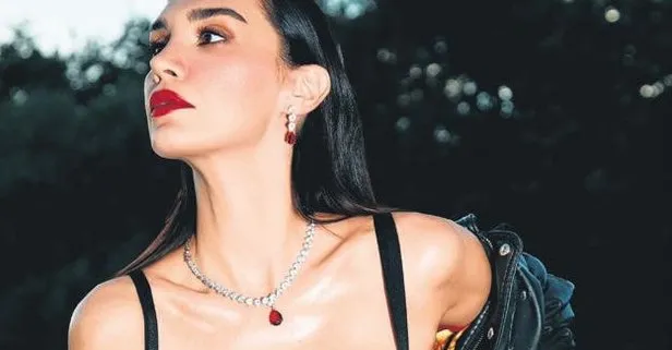 Burcu Kıratlı Amerika'nın en ünlü dergisine poz verdi!