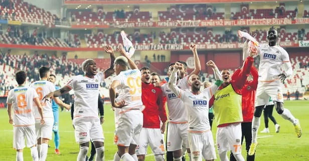 Alanyaspor finalin kapısını araladı