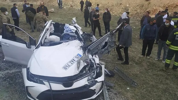 son-dakika-diyarbakir-silvanda-feci-kaza-2si-cocuk-5-kisi-hayatini-kaybetti-1615134728433.jpeg