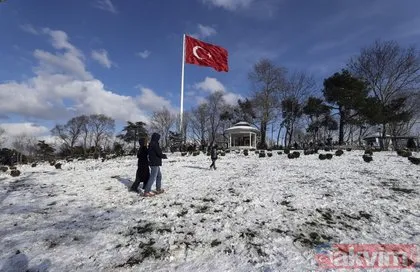 Kar yağışının etkili olduğu İstanbul için Valilikten yeni uyarı: Fırtına, don ve buzlanmalara karşı dikkatli olun