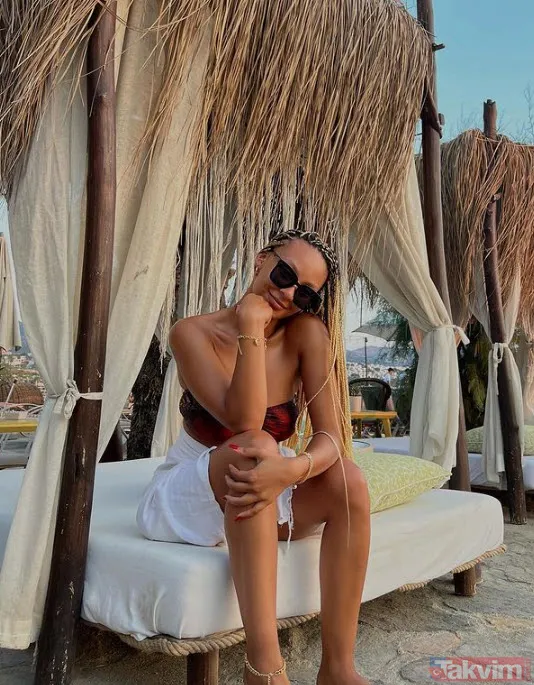 Sihirli Annem’in minnoş Toprak'ı büyüdü oldu afet-i devran! Jennifer Boyner süper minisi göğüs dekoltesiyle yaktı geçti - 24