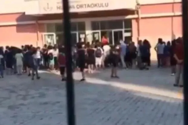 Antalya'da çekilmişti! Hurma Ortaokulu müdür yardımcısı Fatma Yıldız Coşkun o sözler sonrası açığa alındı