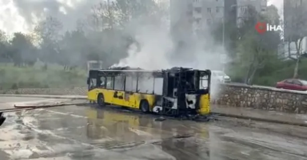 Son dakika: Kartal'da park halindeki İETT otobüsü yandı