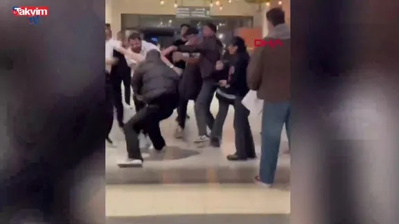 Maltepe’de AVM’de çıkan kavga kamerada