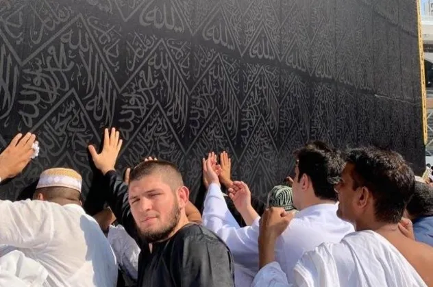 Şampiyon Khabib Nurmagomedov Kabe'de