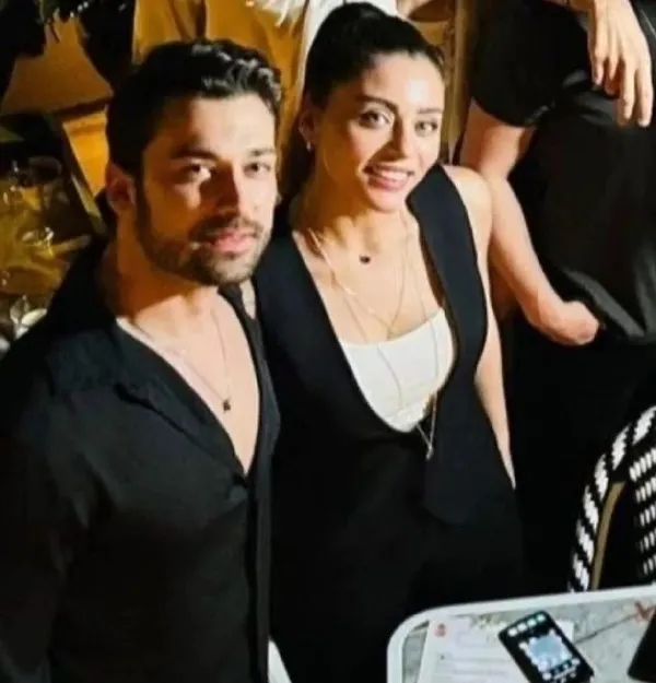 sila-turkoglu-ile-alp-navruz-aski-belgelendi-cicegi-burnunda-cift-birlikte-fotograflarini-ilk-kez-1686603739190.jpeg Sıla Türkoğlu ile Alp Navruz aşkı belgelendi! Çiçeği burnunda çift birlikte fotoğraflarını ilk kez...-4