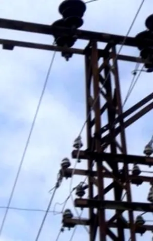 Elektrik akımına kapıldı, yaşamını yitirdi