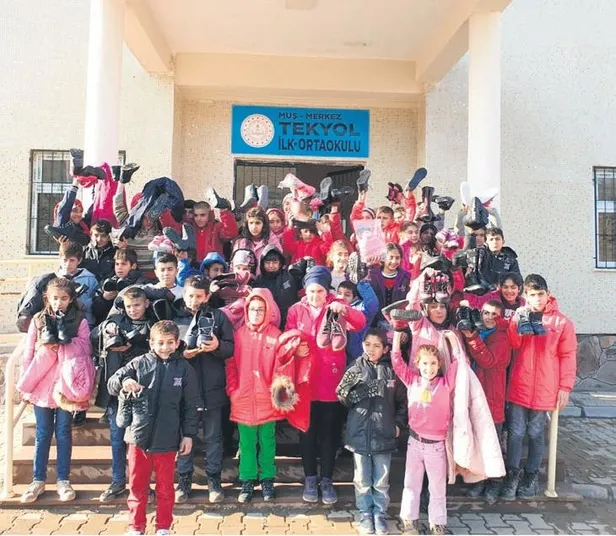 tek-yol-iyilik-1578011862381.jpeg Oyuncu Bergüzar Korel’in Arjantinli hayranlarından alkışlık hareket! Muş’taki Tekyol Ortaokulu’na...-1