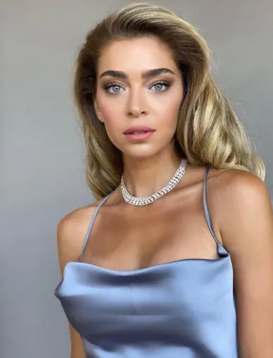 Survivor 2021 Öykü Çelik'e bereketli geldi! Mini etek açıklamasıyla tefe konan Öykü Çelik şimdi de milyonluk araca kondu-9