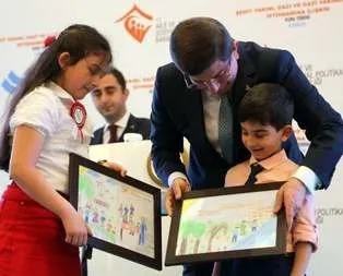 Şehit çocuklarından Davutoğlu’na yürek yakan hediye!