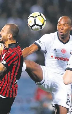 Ryan Babel iki dakikada kızardı
