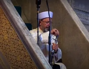 İlk hutbede dikkat çeken kılıç detayı