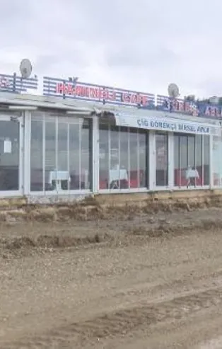 İş yerleri CHP'li Büyükçekmece Belediyesi tarafından mühürlenen esnaf isyan etti