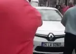 İzmir'de CHP'liler TRT aracına saldırdı