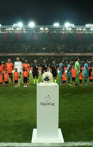 İstanbul'da dev kapışma! İşte Başakşehir-Trabzonspor karşılaşmasında muhtemel 11'ler