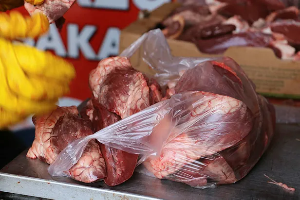 Şanlıurfa'da vatandaşlar sakatat almak için yarıştı!-2