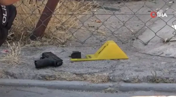 adanada-istedigi-parayi-vermeyen-babasini-vurmak-isteyen-genc-araya-giren-bir-kisiyi-oldurup-kacti-1628495314509.jpg Adana'da istediği parayı vermeyen babasını vurmak isteyen genç araya giren bir kişiyi öldürüp kaçtı-5