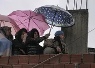 İdlib şehidinin cenaze töreninde Mehmetçiğe tuttuğu şemsiye ile gündem olmuştu! Serap Abbasoğulları o anları anlattı!