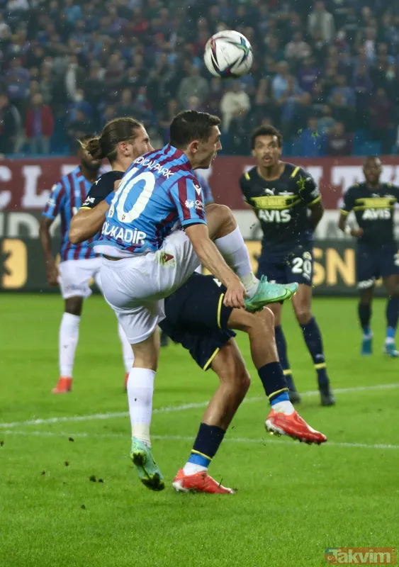Trabzonspor - Fenerbahçe maçı nefes kesti! İşte heyecan dolu maçtan ekrana yansımayan kareler... - 7