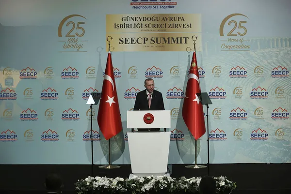 son-dakika-baskan-recep-tayyip-erdogandan-guneydogu-avrupa-ulkeleri-zirvesinde-onemli-aciklamalar-1623943137937.jpg Son dakika! Başkan Recep Tayyip Erdoğan'dan Güneydoğu Avrupa Ülkeleri Zirvesi'nde önemli açıklamalar-4