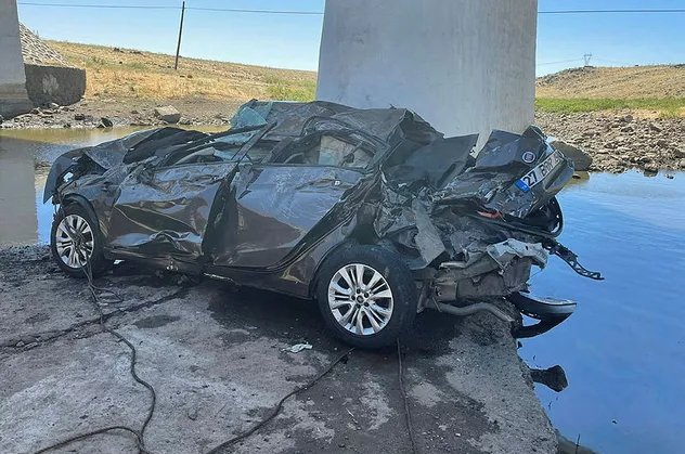 Şanlıurfa'da korkunç kaza! Köprüden uçan araçtan sağ çıkamadılar: 5 ölü