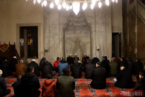 Regaip Kandili dualarla idrak edildi... Vatandaşlar camilere akın etti - 22