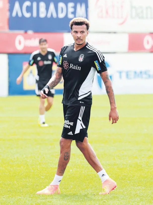 ingiliz-basinindan-flas-iddia-aston-villanin-attila-szalai-icin-devrede-1661646138575.jpeg İngiliz basınından flaş iddia! Aston Villa’nın Attila Szalai için devrede-14