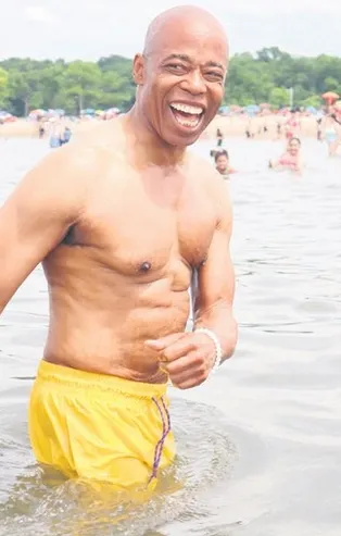 Bu da Ekrem İmamoğlu'nun 'New York' versiyonu! Kent kara teslim oldu Belediye Başkanı Eric Adams tatilde