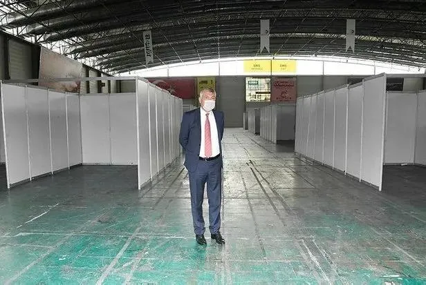 CHP'li Adana Büyükşehir Belediye Başkanı Karalar hiç açılmayan sözde Sahra Hastanesi'nde