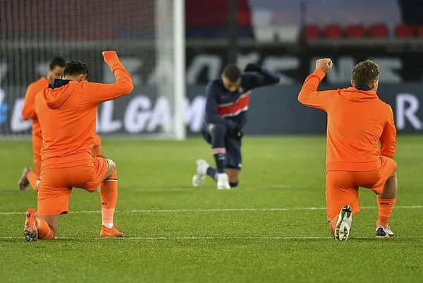 Başakşehir PSG ile oynanan maçta Webo’ya yapılan ırkçı saldırı sonrası dünyaya ders verdi-1