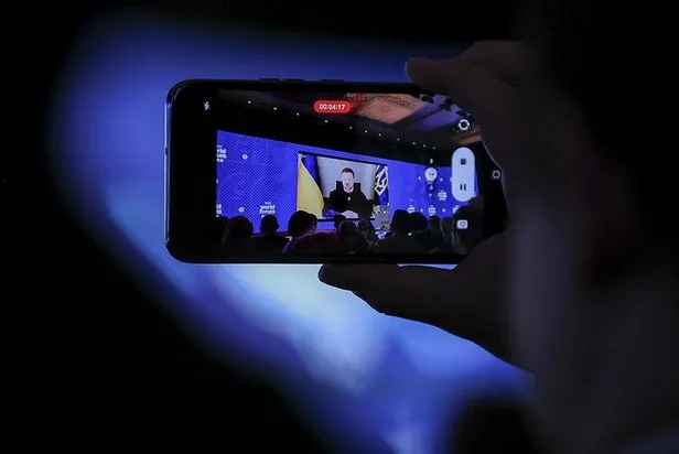 vladimir-zelenskiyden-rusyaya-noel-cagrisi-birliklerini-ukraynadan-geri-cek-1670885393813.jpeg Vladimir Zelenskiy'den Rusya'ya 'Noel' çağrısı: "Birliklerini Ukrayna'dan geri çek"-3