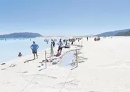 Salda Gölü’nde oluşan derin çukurlar yürek sızlattı