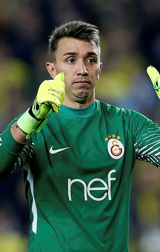 Muslera'ya Roma kancası