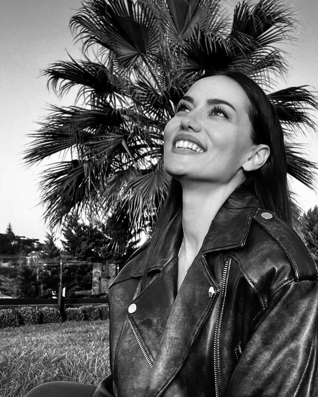 Kuruluş Osman’ın başrolü Burak Özçivit’in baldızlarına bakın! Fahriye Evcen’in kardeşleri "Güzellik genetik" dedirtti - 6