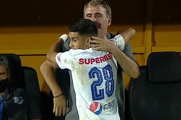 Türk asıllı Enes Sali Romanya'da tarihe geçti! Gheorghe Hagi'nin yeni prensi...