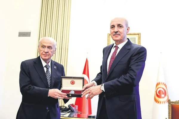 ukraynada-stratejik-kakhovka-baraji-bombalandi-baskan-erdogan-yine-devreye-girdi-iki-tarafa-da-komisyon-oneris-1686177990821.jpeg Ukrayna'da stratejik Kakhovka Barajı bombalandı! Başkan Erdoğan yine devreye girdi: İki tarafa da “Komisyon” önerisi...-5