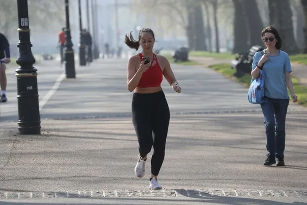 10-yas-genclestiren-sir-abdli-doktor-acikladi-uyandiktan-sonra-20-dakika-yapmak-yetiyor-1702885627896.jpg Uyandıktan sonra 20 dakika yapmak yetiyor! 10 yaş gençleştiren sır ABD'li doktor açıkladı!-2