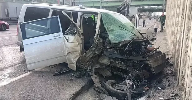 Eyüpsultan'da iki otomobilin çarpıştığı kazada 3 kişi yaralandı