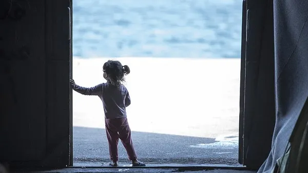 iki-kiz-kardesin-korkunc-hikayesi-sinir-hastaliklari-hastanesine-yatirildilar-istismarcilari-2-ligde-oynayan-futbolcu-akrabalari-cikti-1633933396666.jpg İki kız kardeşin korkunç hikayesi! Sinir hastalıkları hastanesine yatırıldılar istismarcıları 2. ligde oynayan futbolcu akrabaları çıktı-6