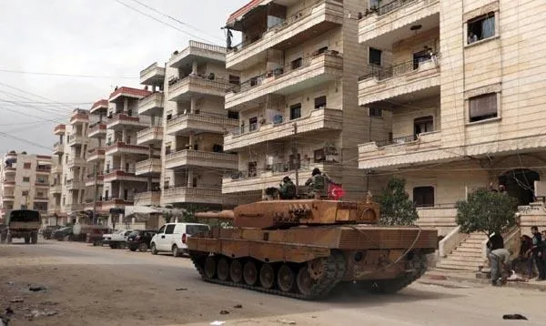 Türk askeri geçerken Afrinliler kurban kesti-5
