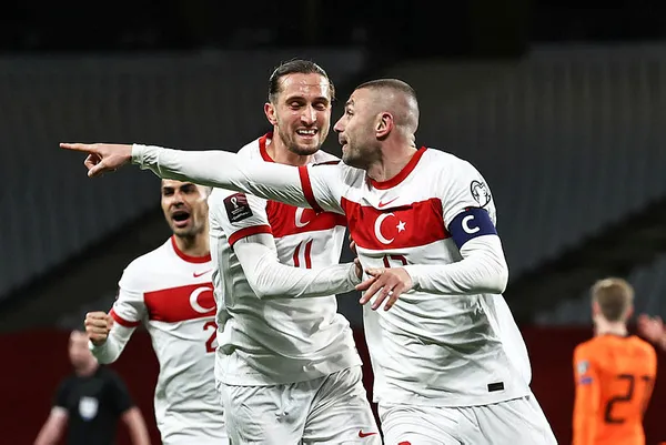 hollandaya-3-gol-atan-burak-yilmaz-cristiano-ronaldonun-rekorunu-kirdi-1616611532089.jpg