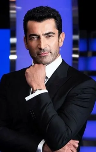 Guinness Dünya Rekorlarına göre Veljko Rogosic açık denizde 225 kilometreyi paletsiz ne kadar sürede yüzdü?