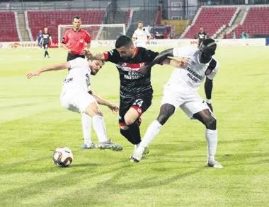 Fatih Karagümrük Bal-Kes’i topa tuttu!