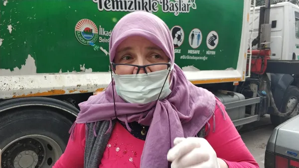 cope-yanlislikla-atilan-2-pirlanta-yuzuk-icin-belediye-ekipleri-seferber-oldu-yasli-kadin-buyuk-sevinc-yasadi-1620195593324.jpg Çöpe yanlışlıkla atılan 2 pırlanta yüzük için belediye ekipleri seferber oldu! Yaşlı kadın büyük sevinç yaşadı-7