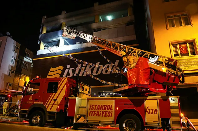 İstanbul Kartal'da 3 katlı otoparkta yangın!