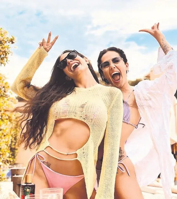 bekarlik-demet-ozdemire-yaradi-yikilmadim-ayaktayim-1685734195553.jpeg Yunanistan’da tatil yapan Demet Özdemir'e bekarlık yaradı: Yıkılmadım ayaktayım!-3