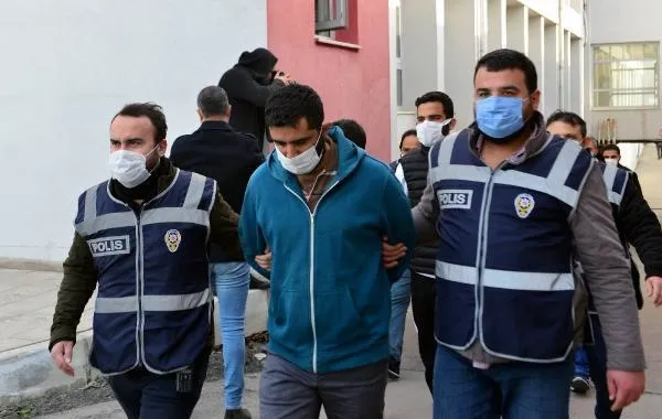Adana'da "İsim çetesi" çökertildi! 6 ayda 900 bin liralık vurgun yaptılar - 2
