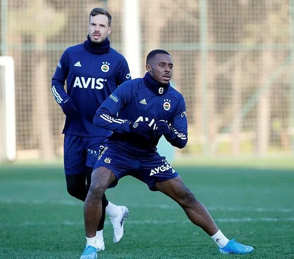 fenerbahcede-bright-osayi-samuel-ilk-idmanina-cikti-1611857344156.jpeg Fenerbahçe'de Bright Osayi-Samuel ilk idmanına çıktı-3